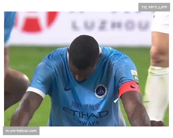 成都蓉城韦林顿带伤完成梅开二度 职业精神与关键进球成为球队逆转象征